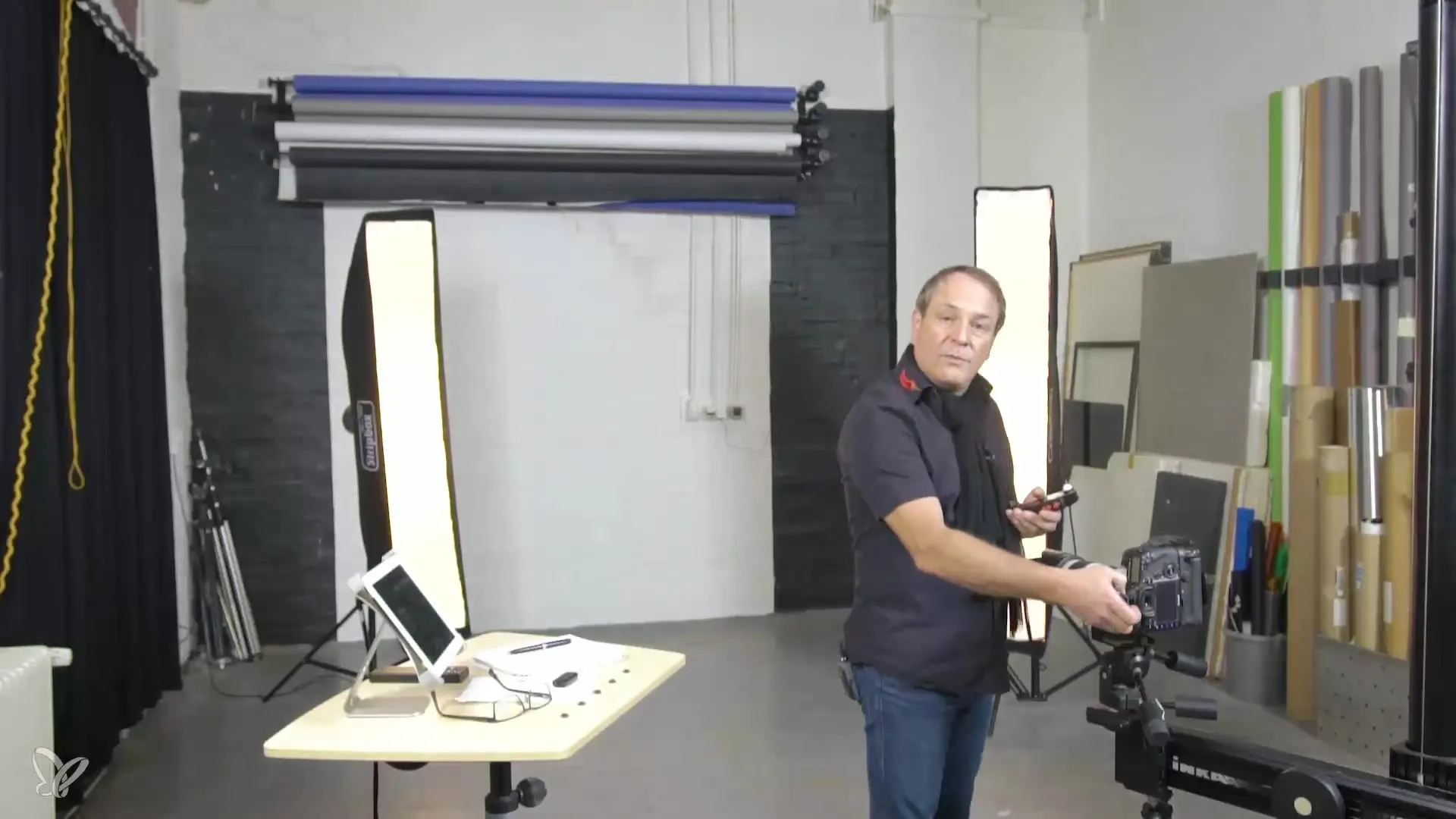 Flexible lighting setup for creative figure photography Flexible lighting setup for creative nude photography