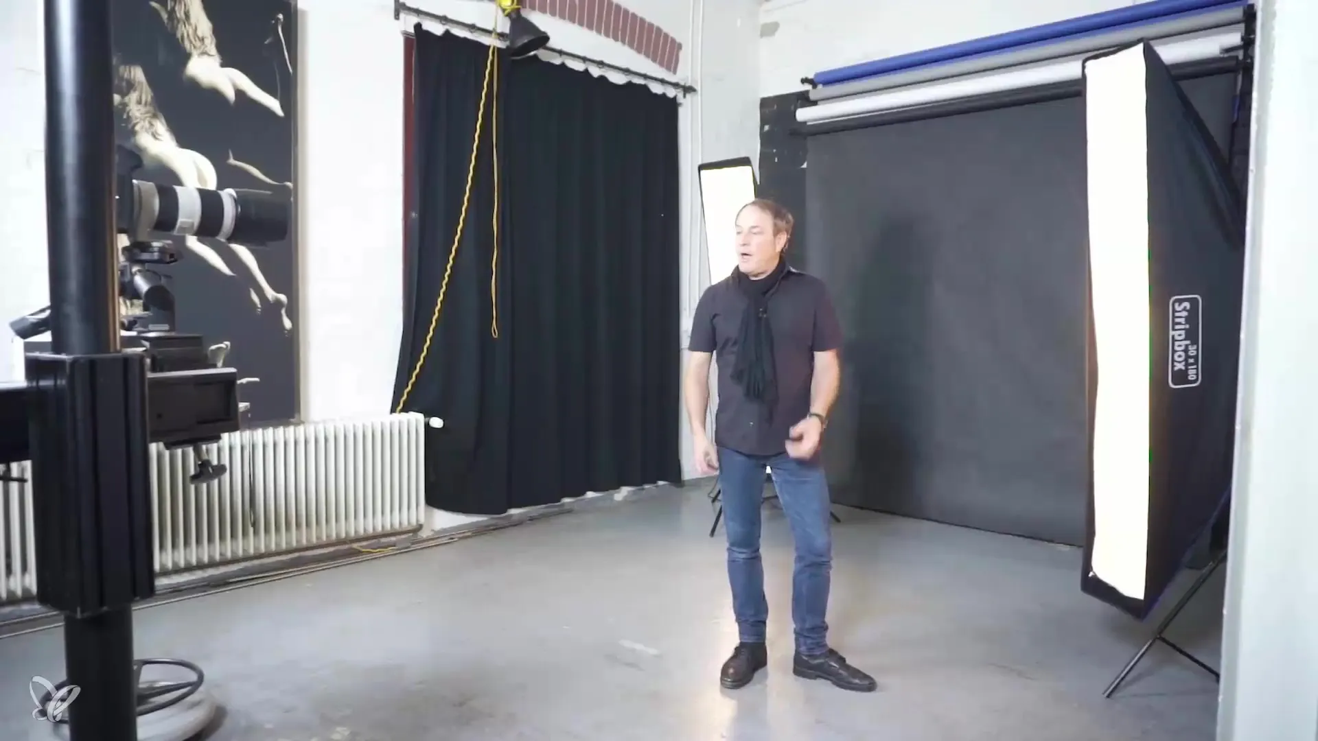 Flexible lighting setup for creative nude photography Flexible lighting setup for creative nude photography