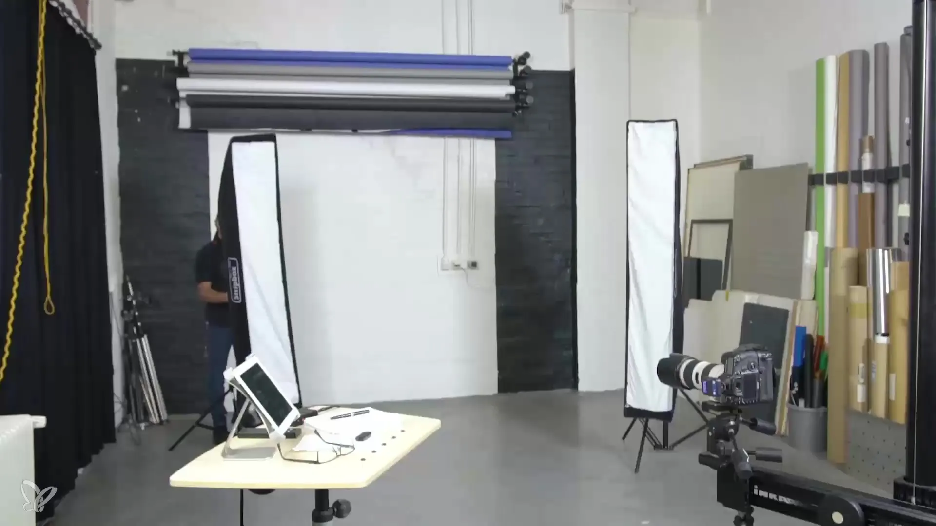 Flexible lighting setup for creative nude photography Flexible lighting setup for creative nude photography