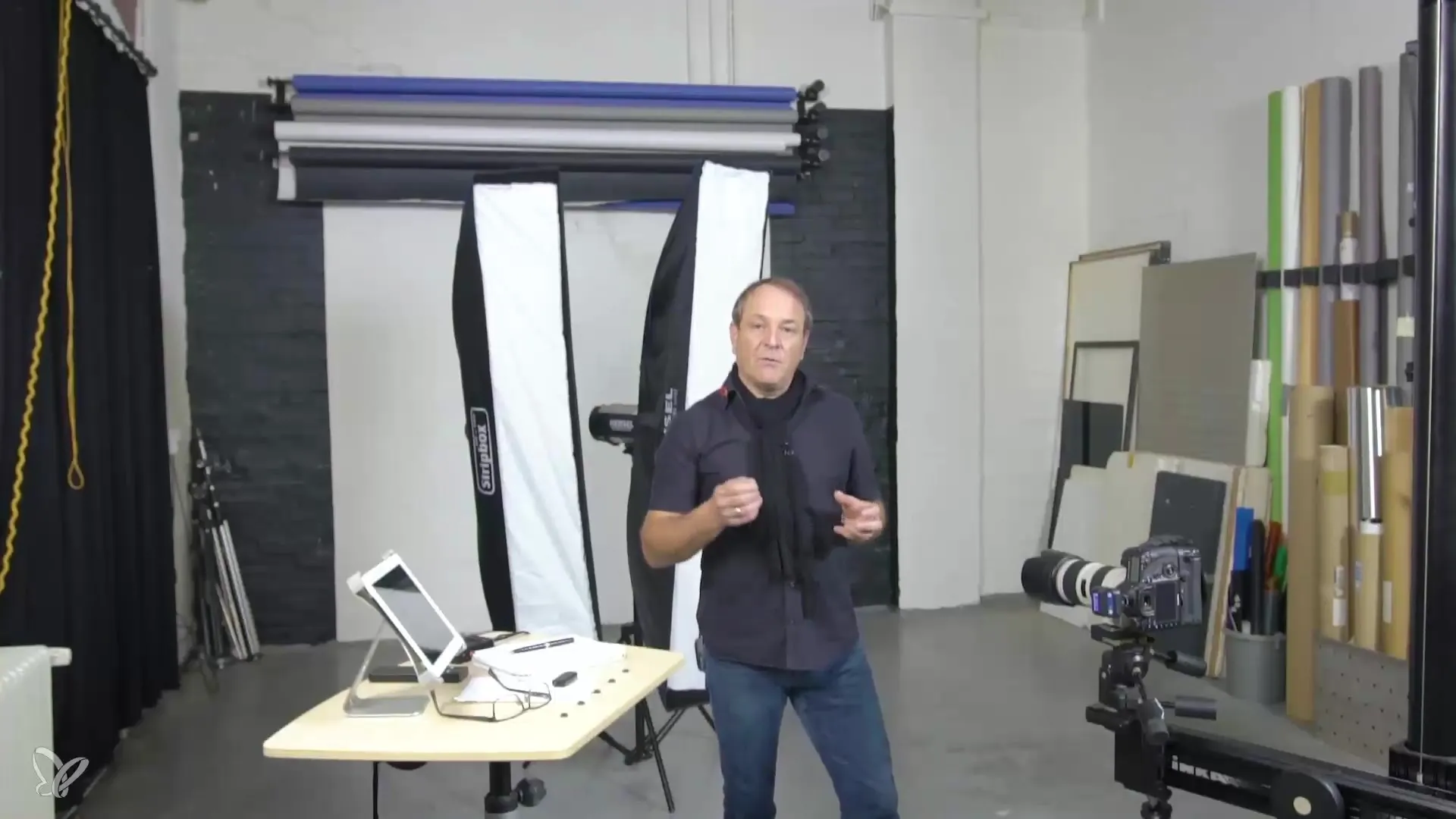 Flexible lighting setup for creative nude photography Flexible lighting setup for creative nude photography
