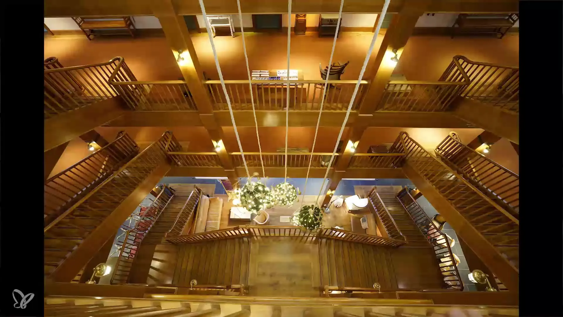 Treppenhäuser bezaubernd fotografieren – Tipps für Hotelfotografie Treppenhäuser bezaubernd fotografieren – Tipps für Hotelfotografie