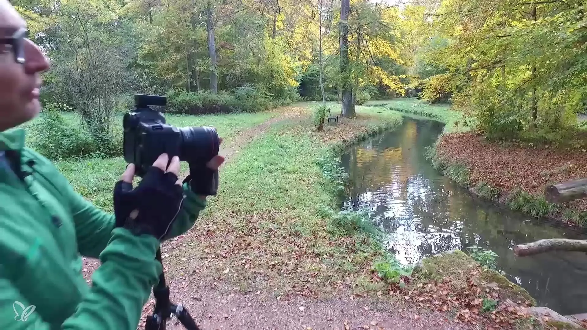 Fesselnde Herbstfotografie – Brücke am Fluss kreativ inszenieren Fesselnde Herbstfotografie – Brücke am Fluss kreativ inszenieren