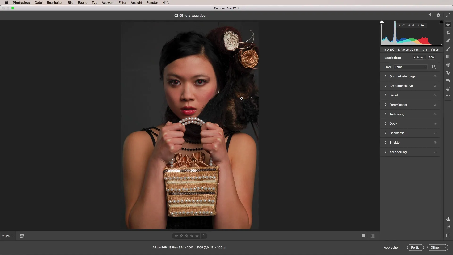 Effectively correct red eyes in portraits with Camera Raw Effectively correct red eyes in portraits with Camera Raw