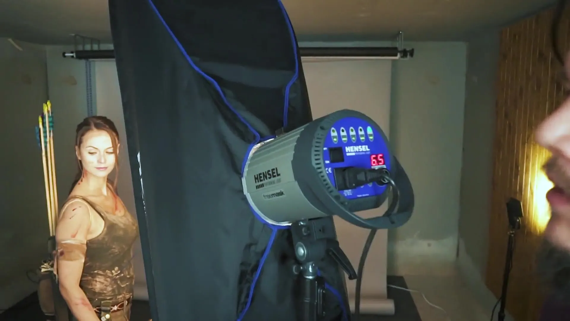 Poster in Tomb Raider style – Light setup tutorial for photography