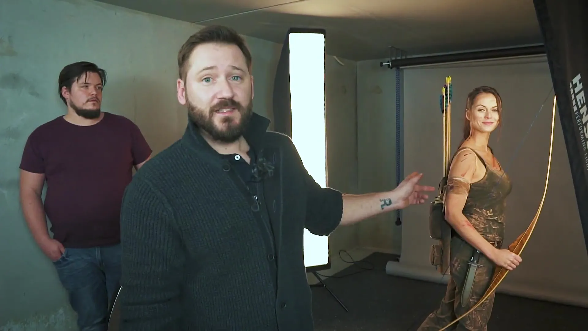 Poster in Tomb Raider style – light setup tutorial for photography