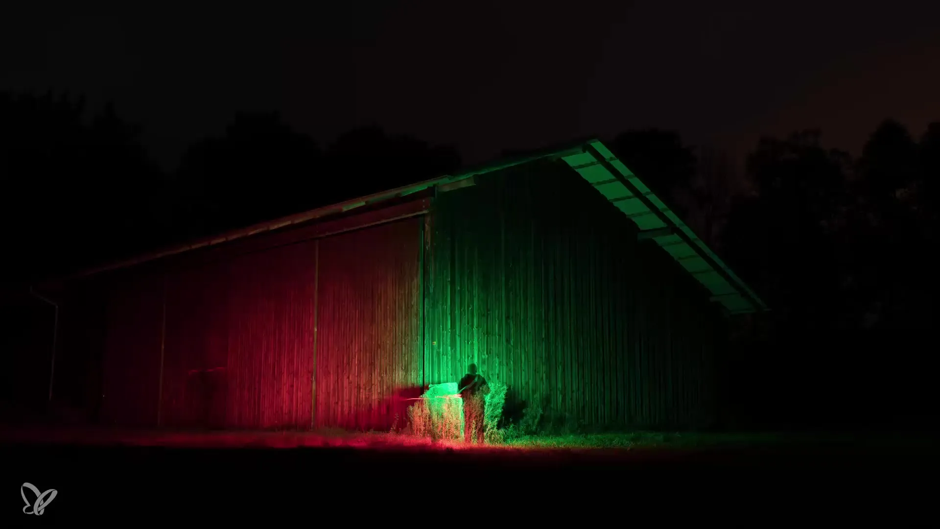 Fotografía nocturna: iluminar creativamente granero de colores