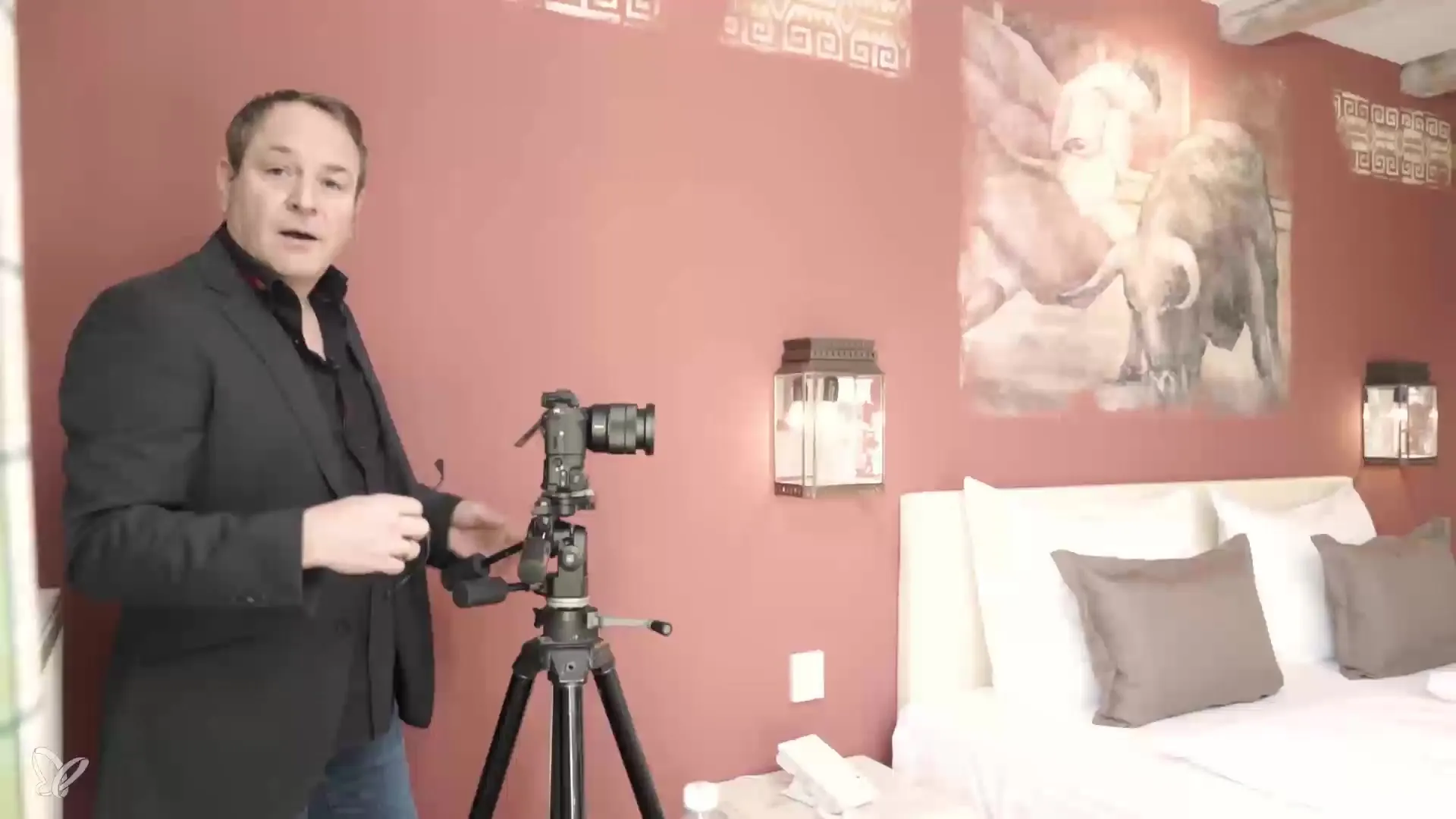 Hotel photography efficiently: Utilizing perspectives in a small room