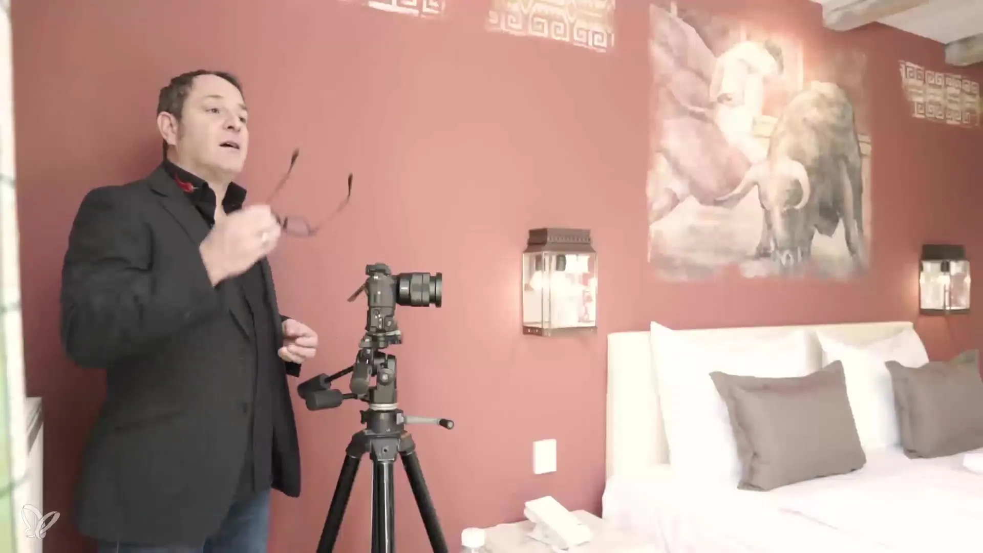 Hotel photography efficiently: Utilizing perspectives in a small room