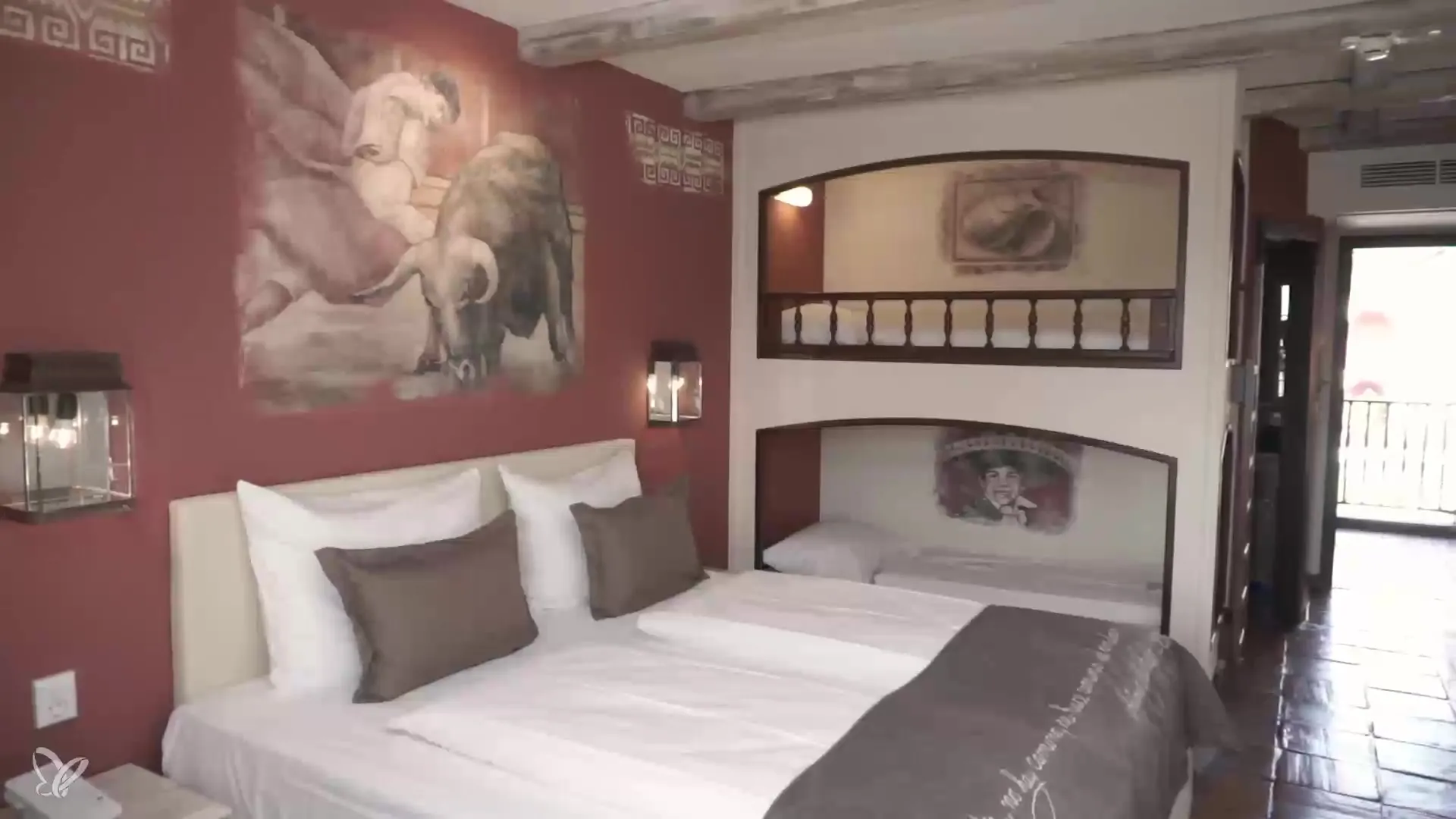 Hotel photography efficiently: Utilize perspectives in the small room