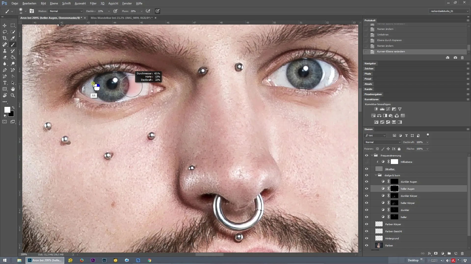 Accentuating sparkling eyes - frequency separation in Photoshop
