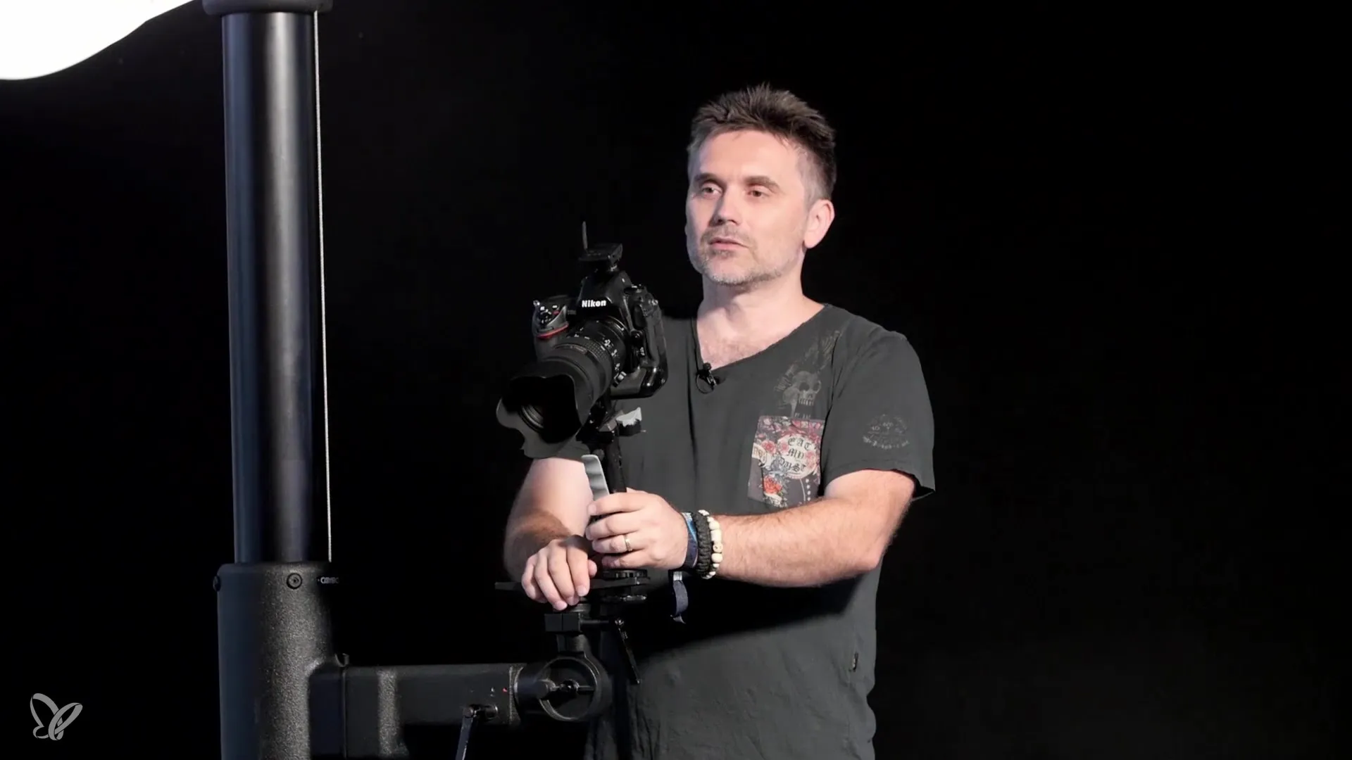 Optimal lighting and outfit for business portraits