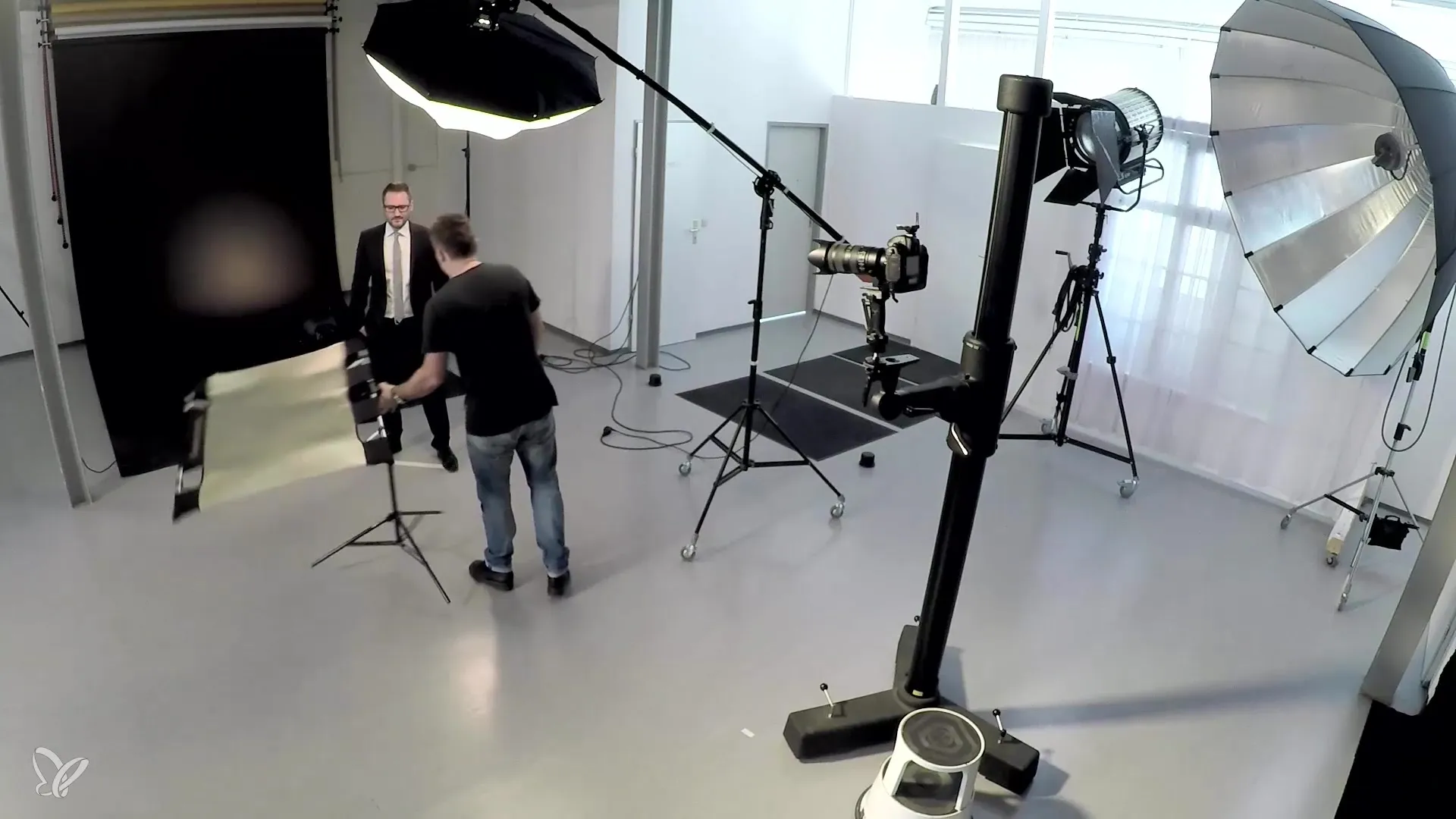 Optimal lighting and outfit for business portraits