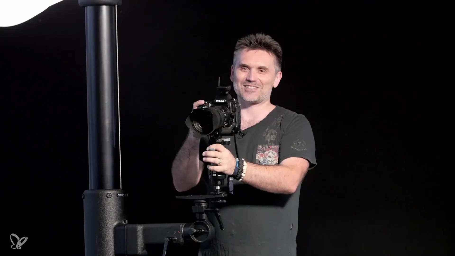 Optimal lighting and outfit for business portraits