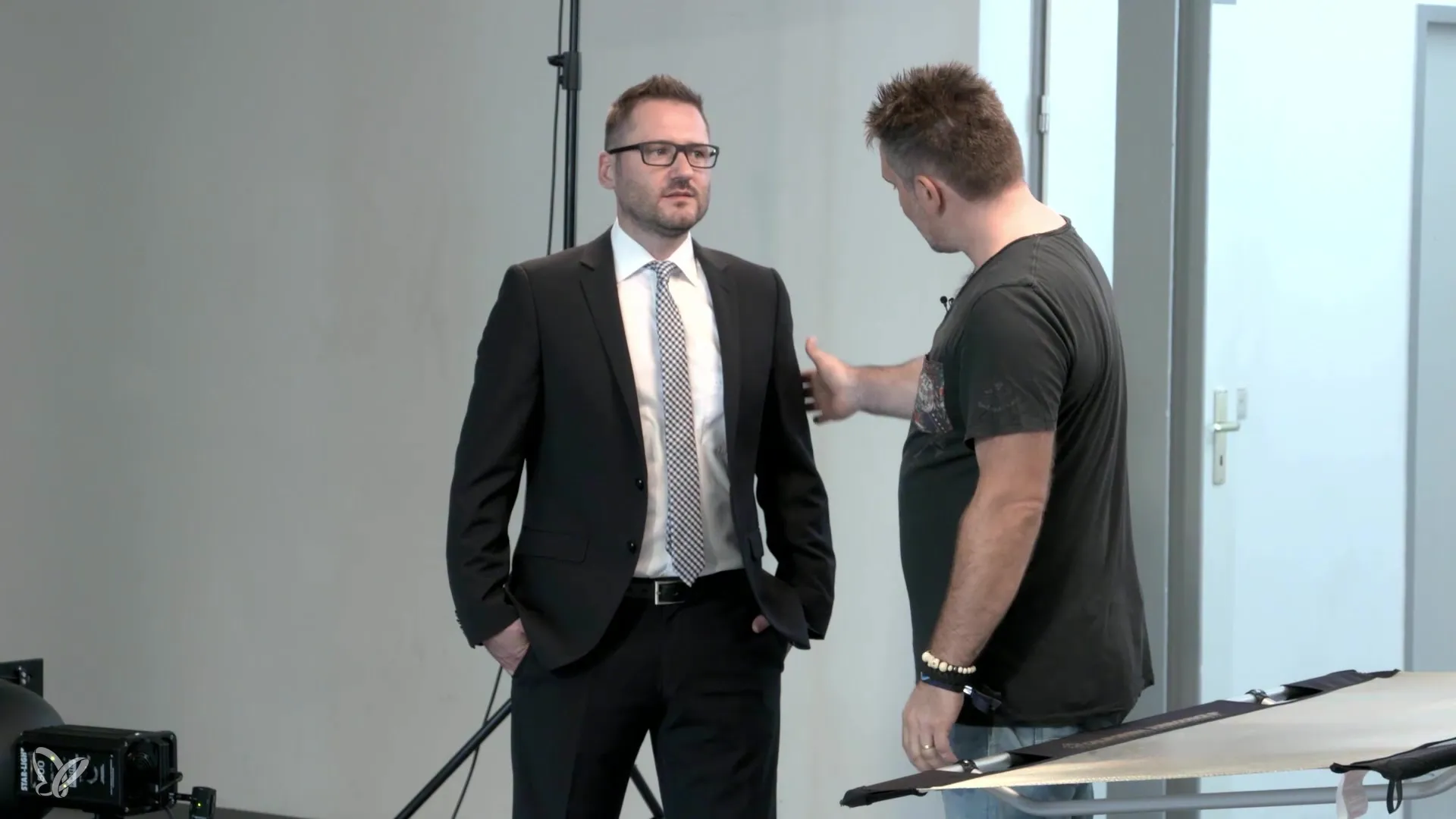 Optimal lighting and outfit for business portraits