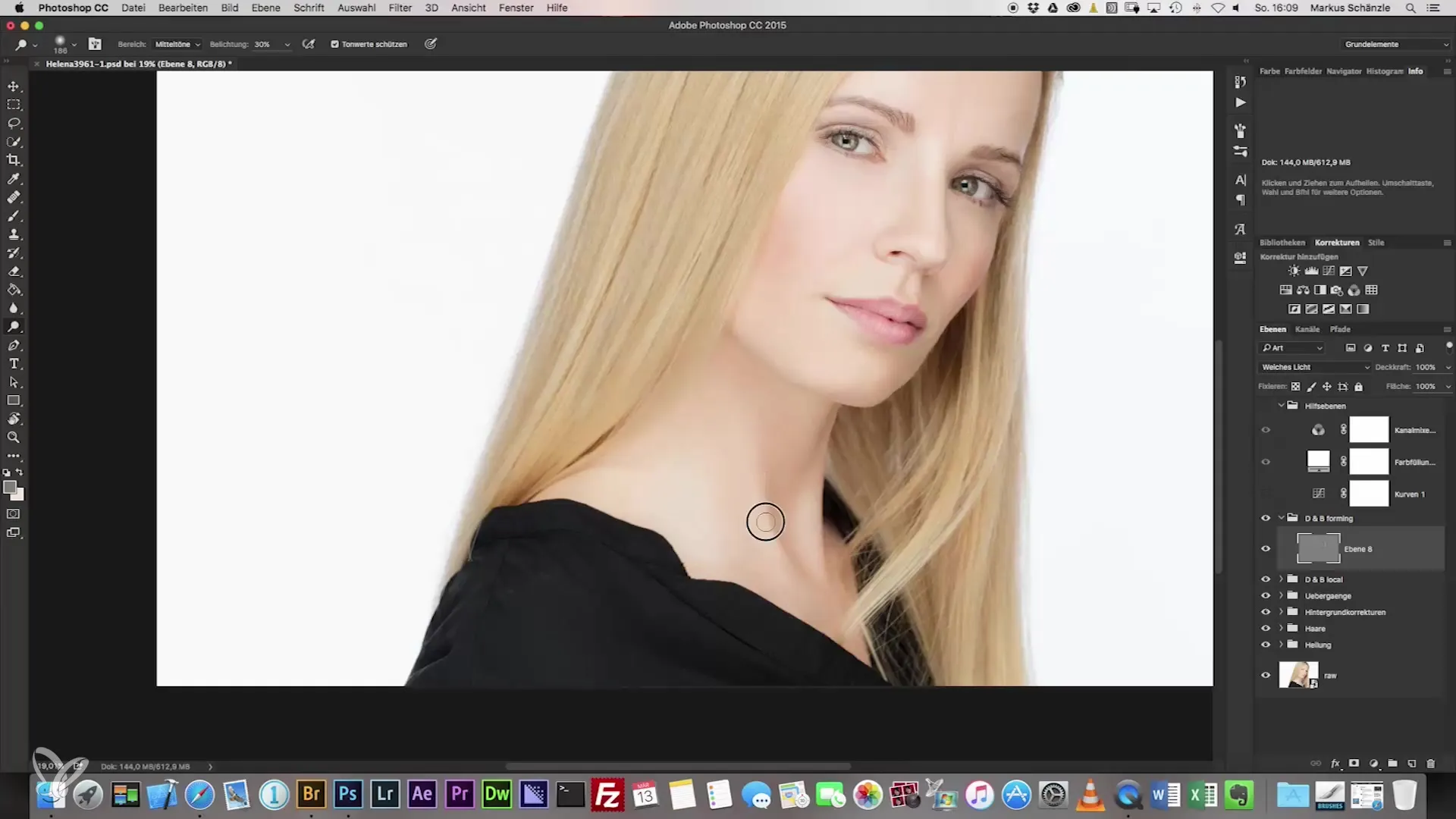 Dodge and Burn technique for headshot photography