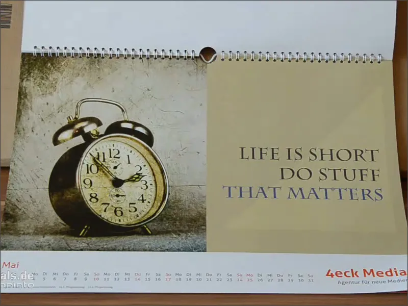 Professionally design and print DIN A3 wall calendars