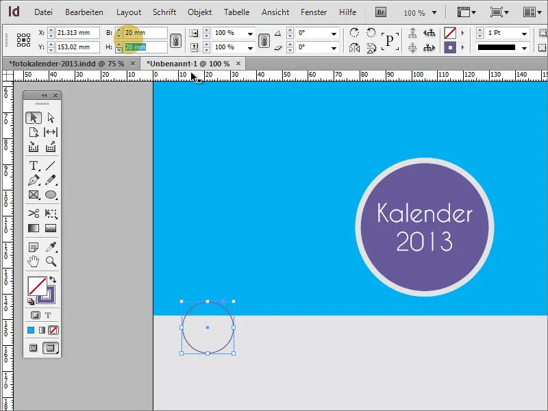 Mendesain kalender foto termasuk sampul depan menggunakan Adobe InDesign.