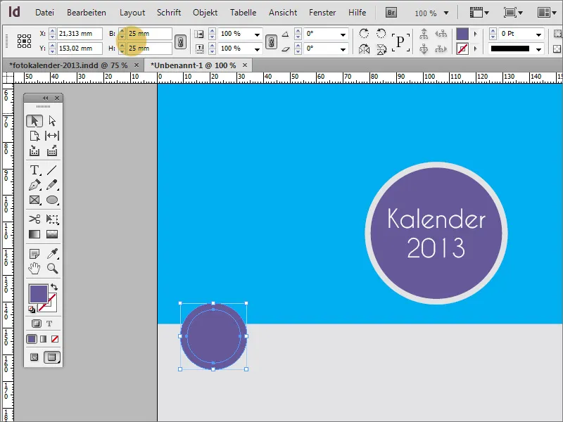 Merancang kalender foto termasuk sampul depan di Adobe InDesign.