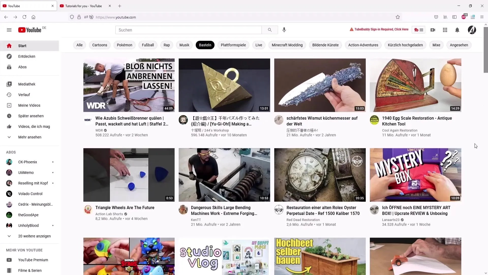 Terjemahkan dan edit subtitle secara otomatis di YouTube Menerjemahkan dan mengedit subjudul secara otomatis di YouTube