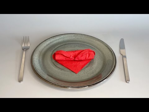 Imagen de vista previa: Doblar una servilleta en forma de coraz&oacute;n: la variante sencilla para principiantes